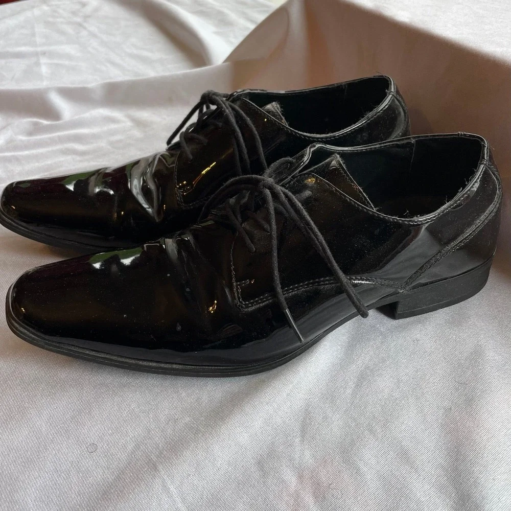 Calvin Klein men's black patent leather dress shoes‎ size 8.5 Lace Up Preppy